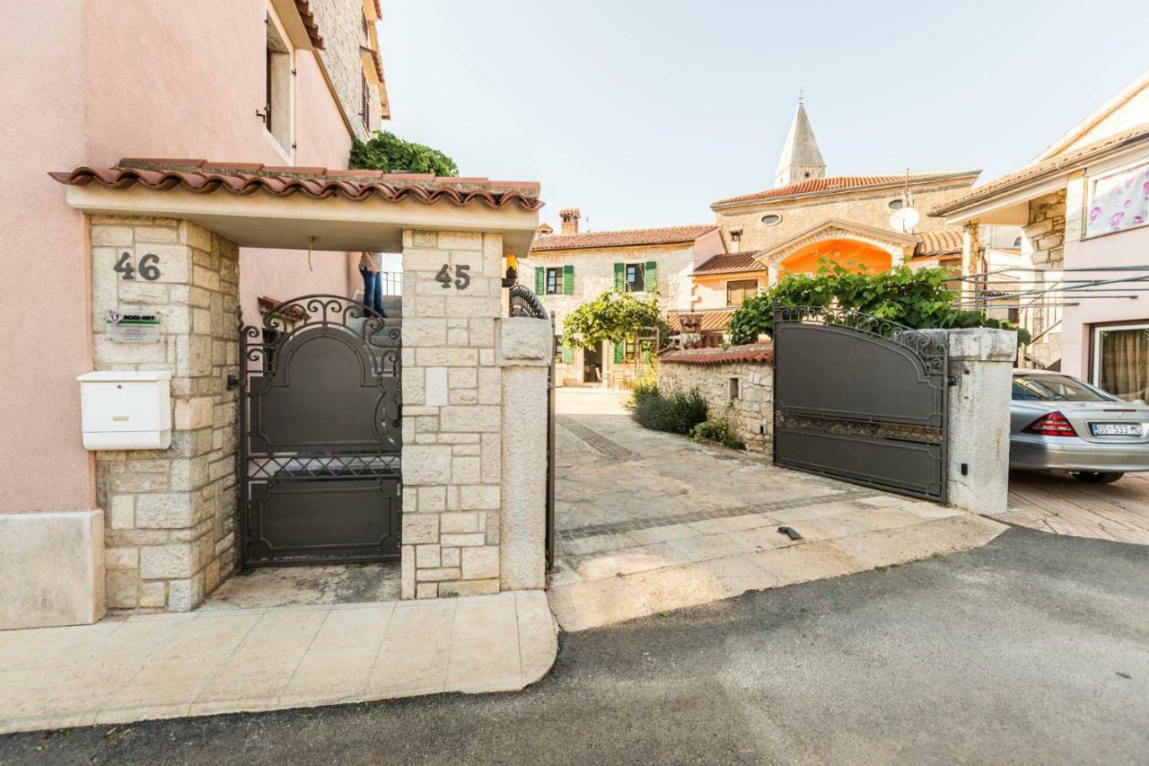 Apartmán Dvor Strica Grge Kaštelir Exteriér fotografie