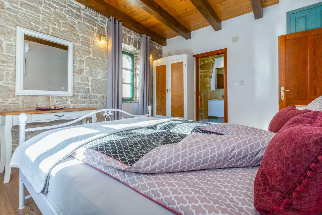 Apartmán Dvor Strica Grge Kaštelir Exteriér fotografie